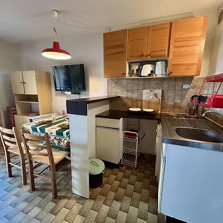 Rez-de-chaussee A Saint-cyprien Avec Terrasse Et Parking - Fr-1-225d-224 *